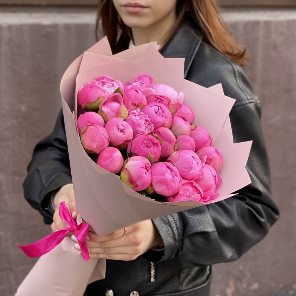 Букет из 25 розовых пионов